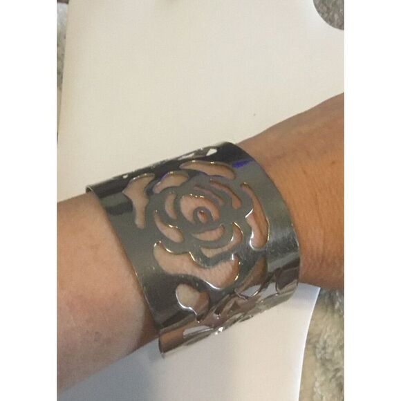 Pretty Stainless Steel Wide Cut Out Rose Design Cuff Bracelet - Picture 3 of 3